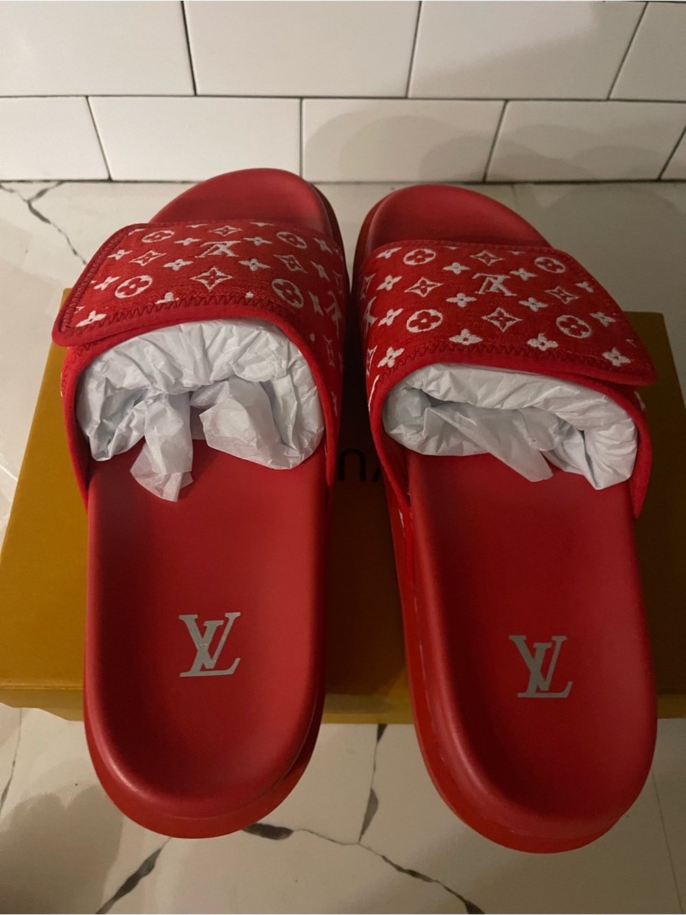 Men’s Designer Slides Size 11. - Picture 6 of 8